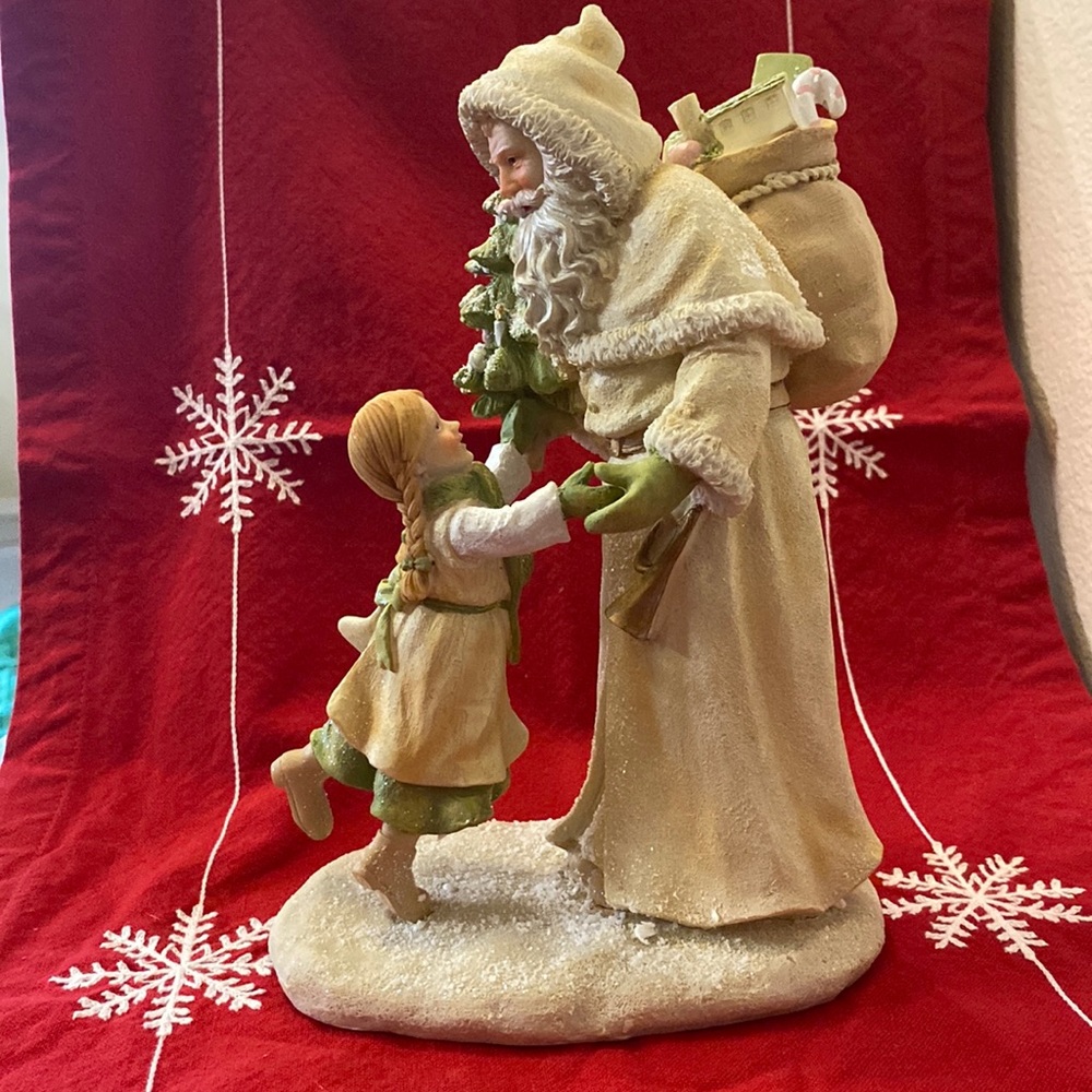 Unbranded Santa and girl figurine
